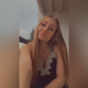 Meet your Posher, 𝓜𝓸𝓷𝓲𝓺𝓾𝓮